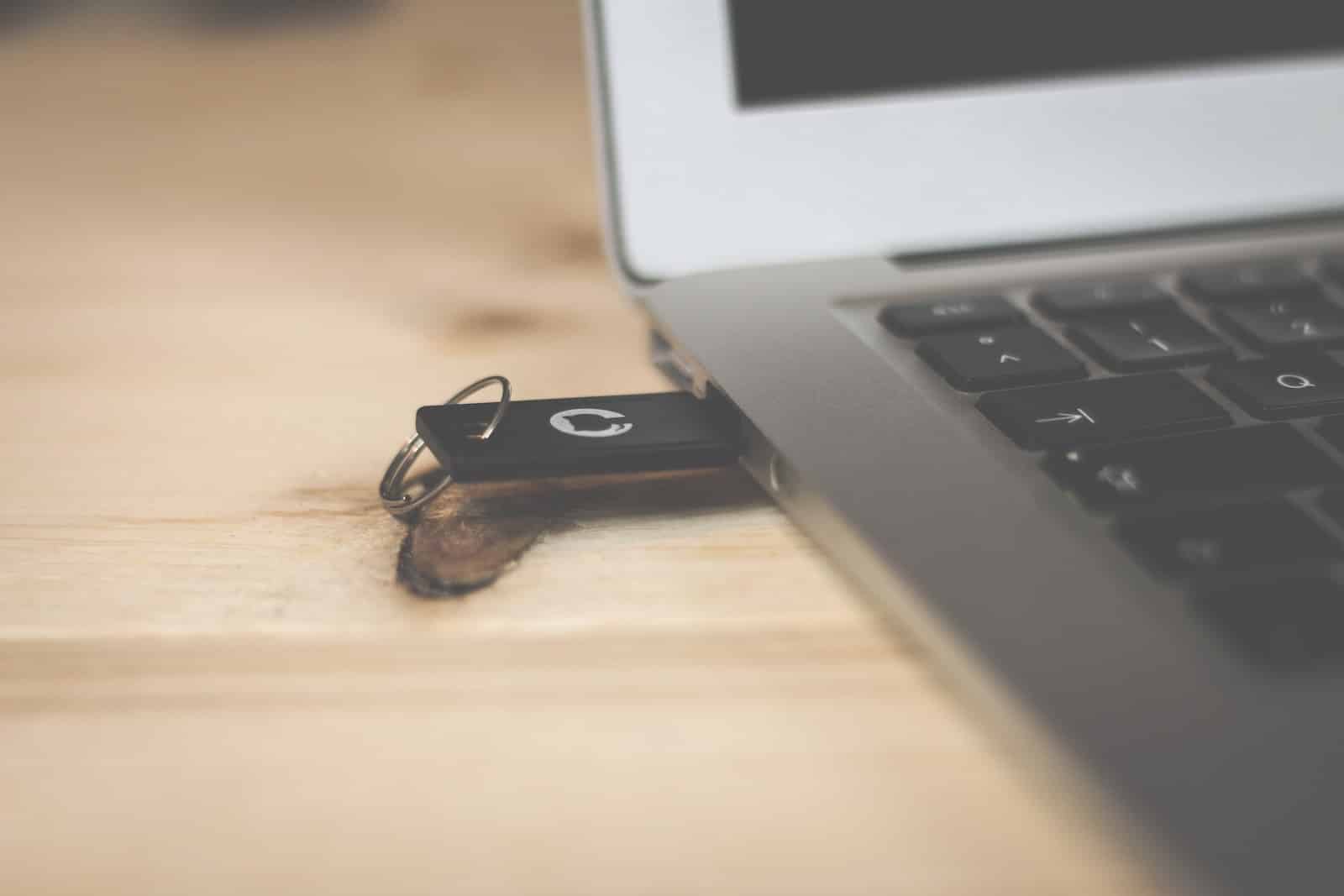 Sauvegarder ses mails sur clé USB : Comment faire ?