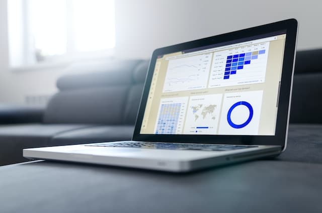 Les possibilités de la conception assistée par ordinateur (CAO) avec des logiciels, modélisation géométrique et simulation numérique